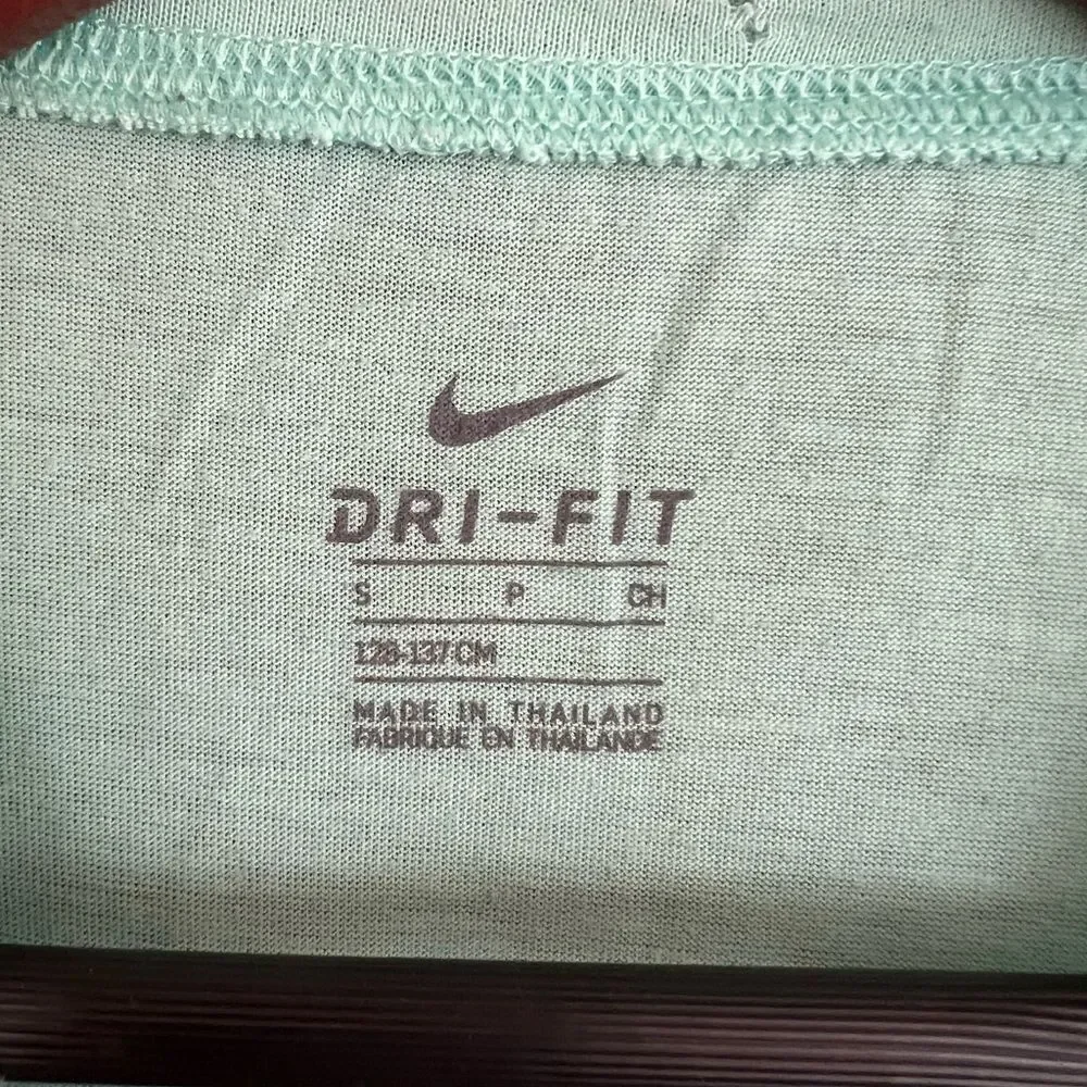 Nike Drifit seafoam green short sleeved t-shirt girl’s small‎